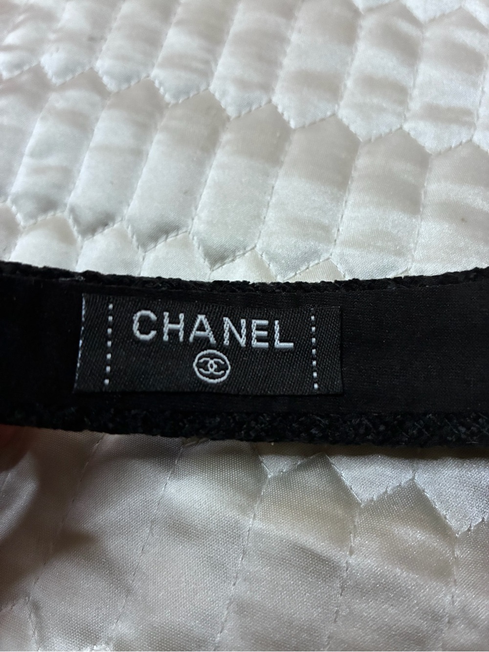 ChaneI. Black Tweed Headband with Gold-Tone Logo Embellished CC Accent - Picture 4 of 5